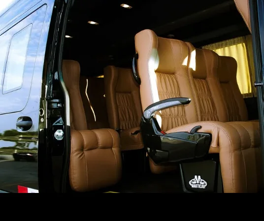 Interior executivo Elias Tour